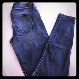 ⚠️⚠️Guess jeans size 26RG accepting offers