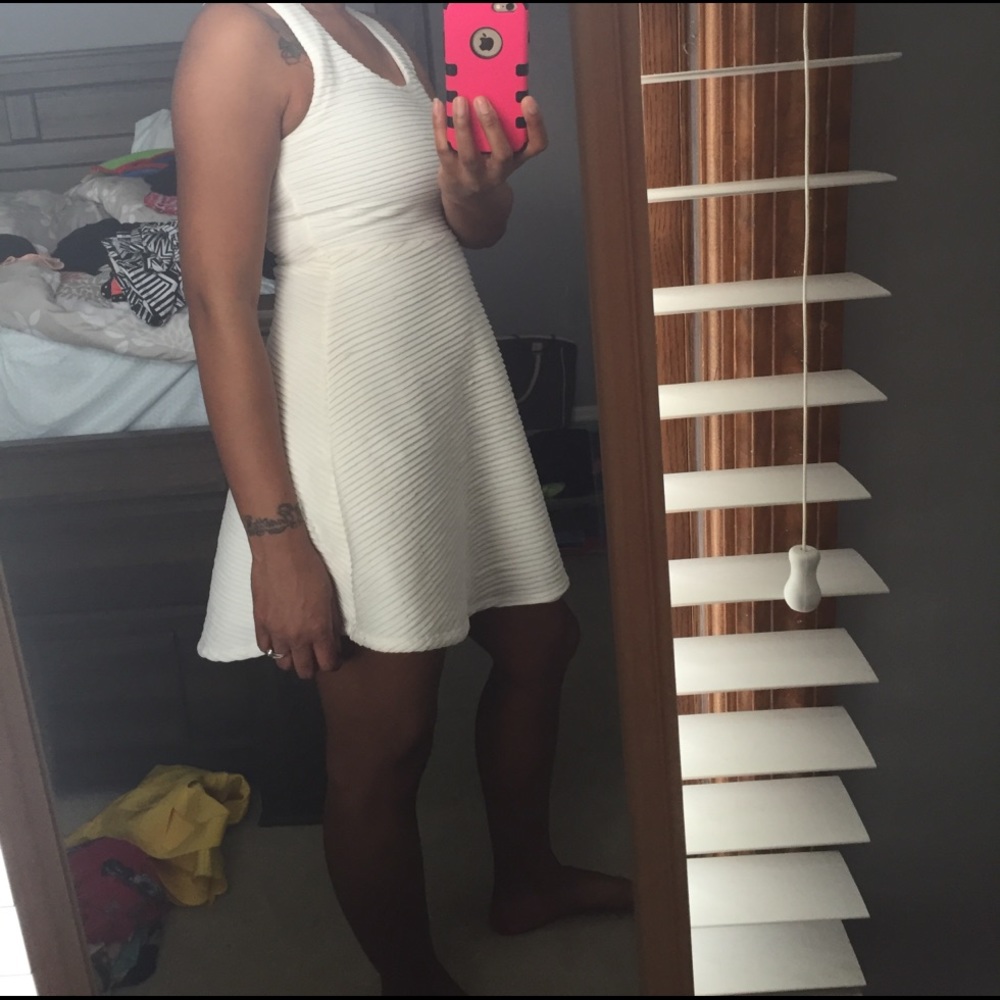 Dress - Picture 3 of 3