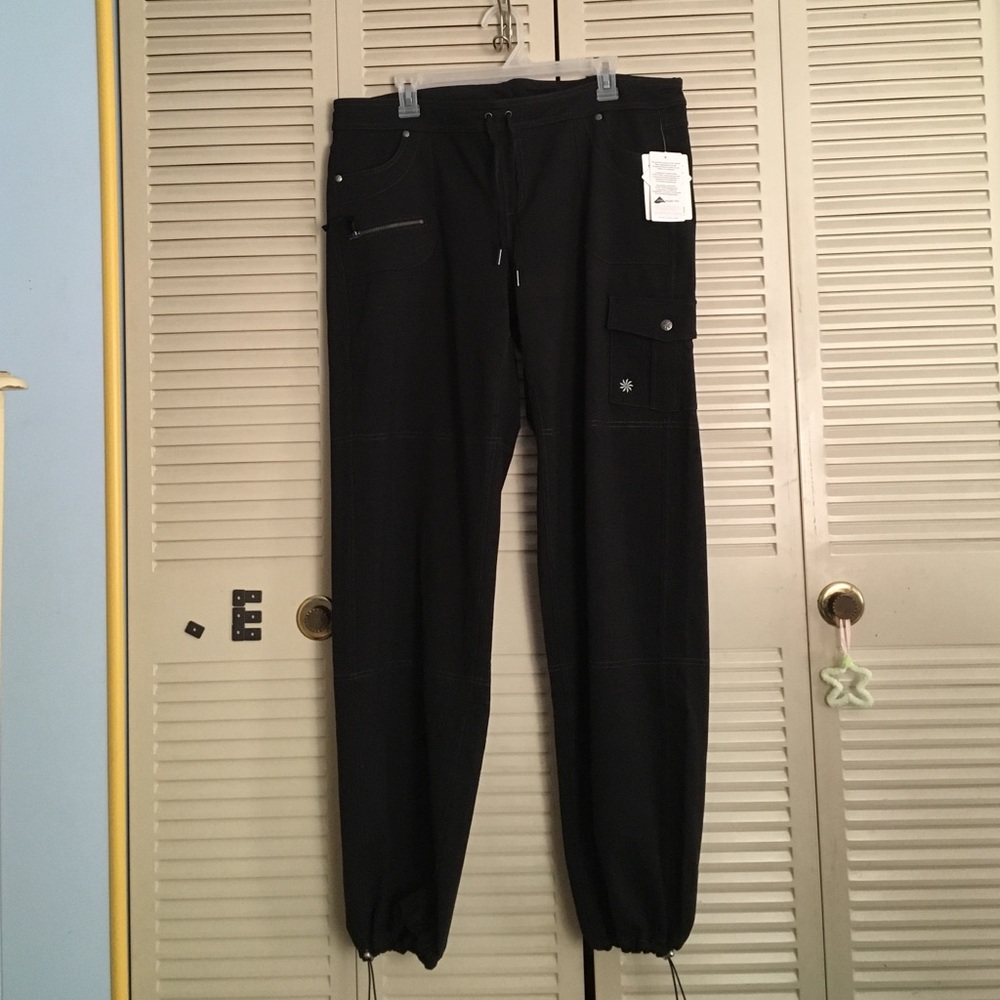 ATHLETA BETTONA boyfriend black fitness pants