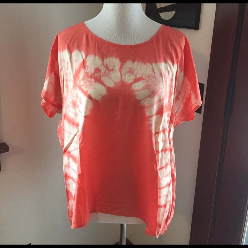 Nice coral and white tie dye tunic. Size sm.