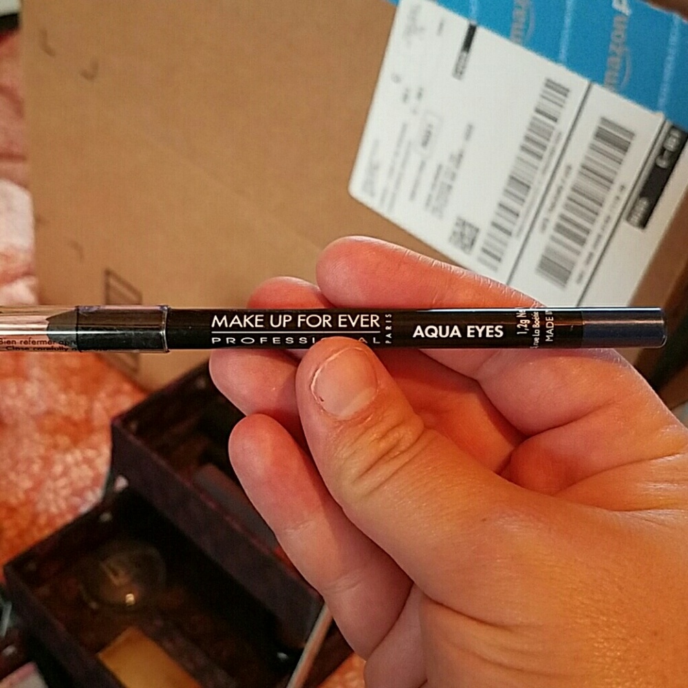 Full size Make Up Forever aqua eyes in blue 3L