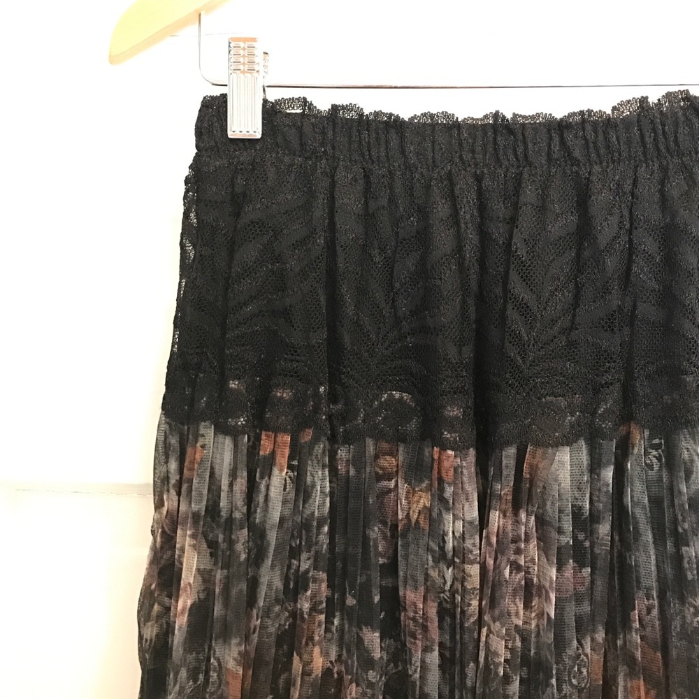 Dark Elegance Skirt