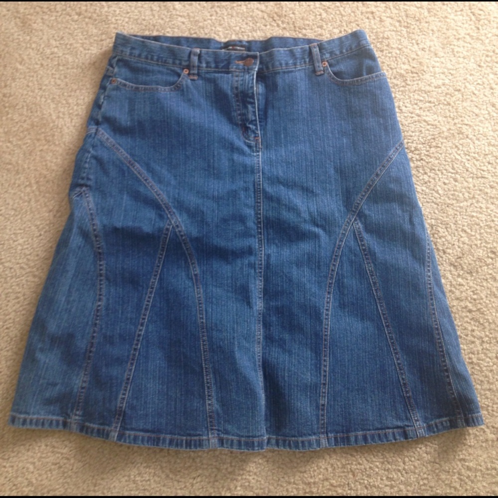 New York & Co denim skirt size 14. Great condition