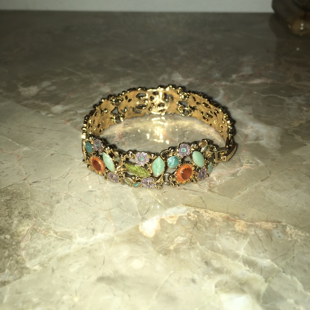 Beautiful Costume Gold Flower Garden Bracelet 🌸