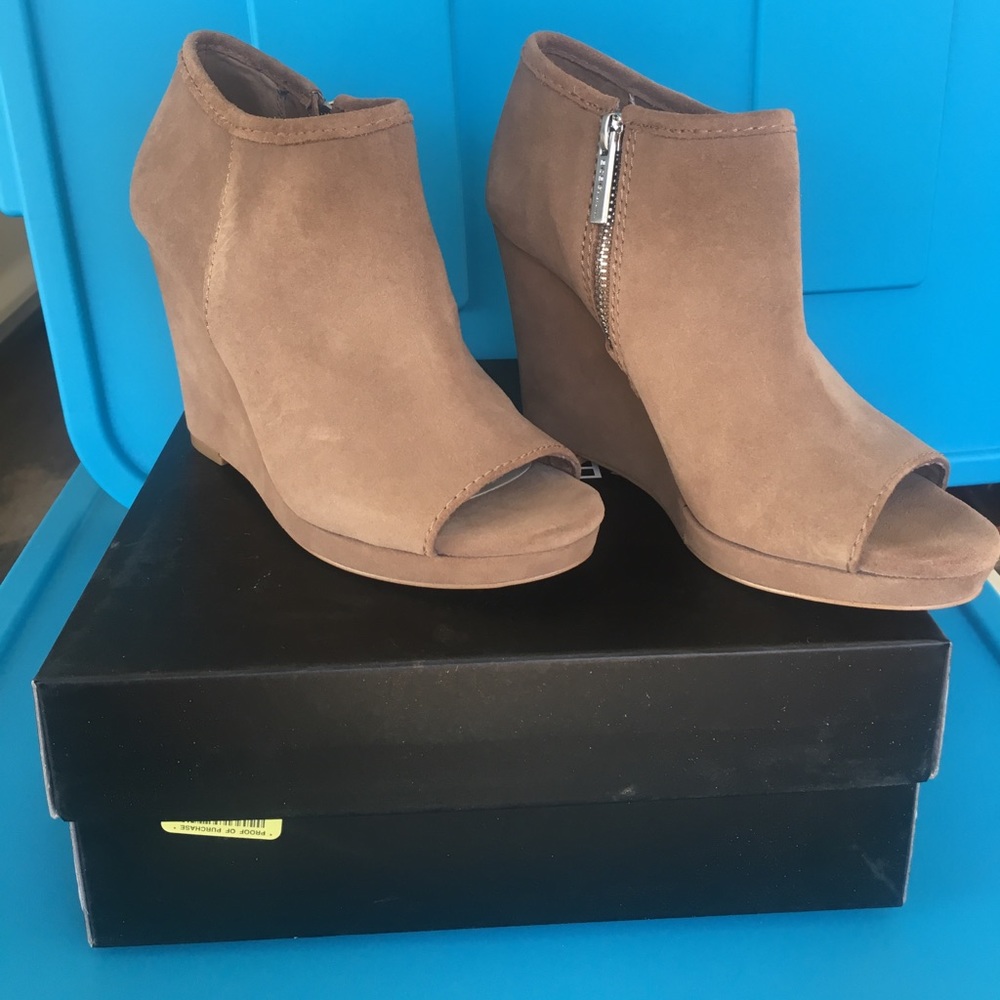 Bcbg ankle boots w/ heels 100% leather BG-Karlyn