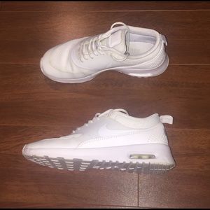 White Nike Air Max Thea
