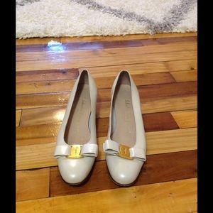 Beautiful off-white Salvatore Ferragamo heels