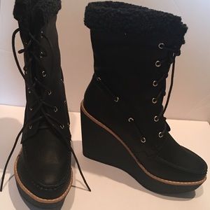 Size 7.5 platform fur trimmed black boots *New!!!