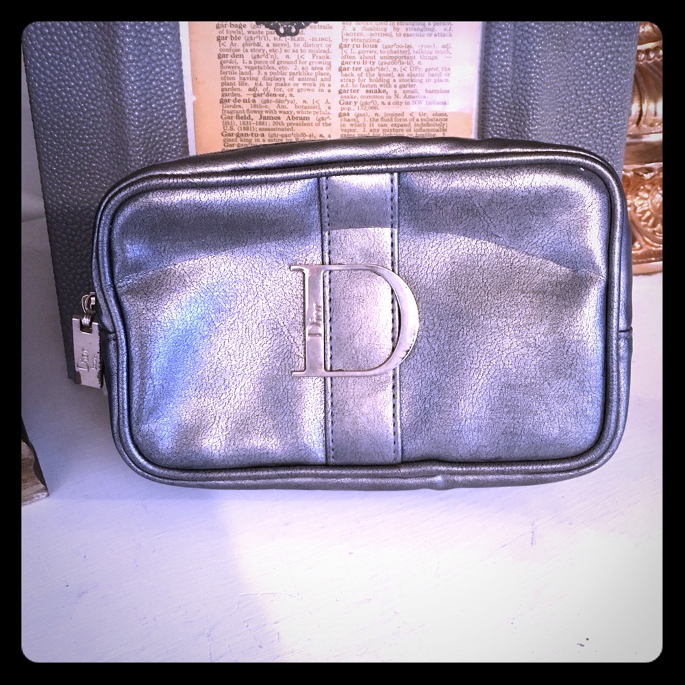 ✂️✂️ Dior Silver make up case, travel case