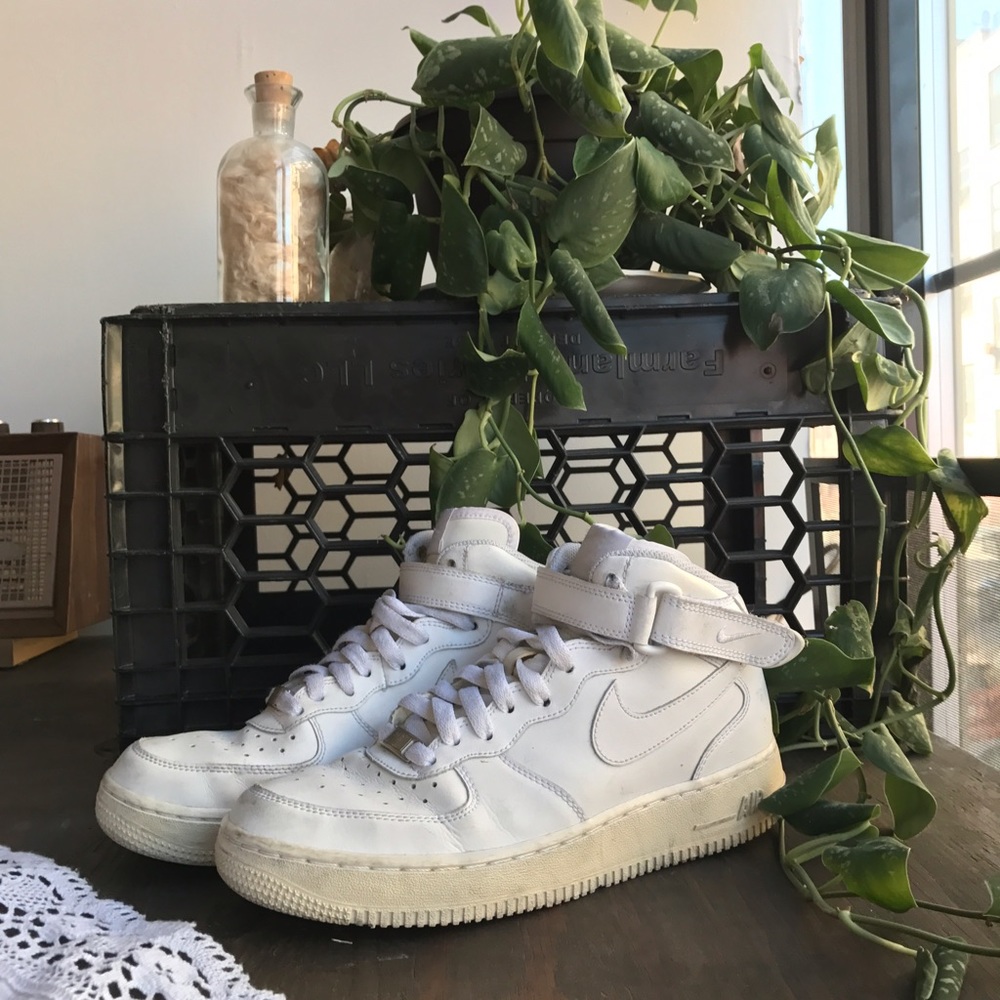 Air Force 1 Mids Youth Size 6.5