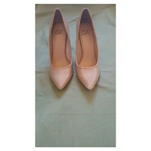 Nude pump