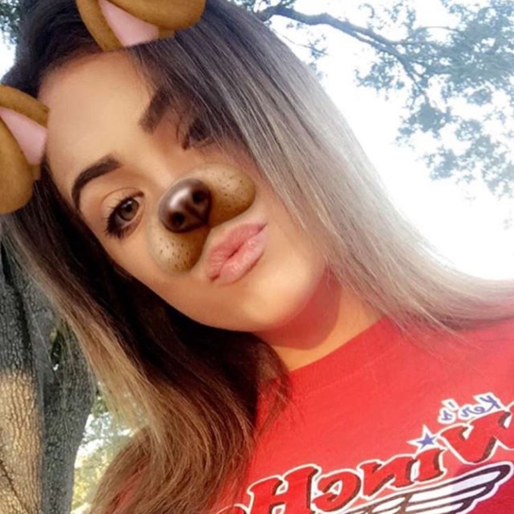 Meet your Posher, Courtney