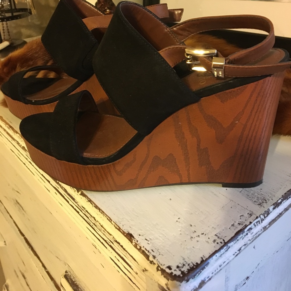 Vince Camuto perfect wedge!