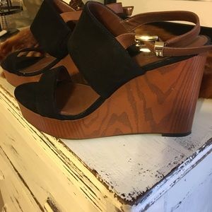 Vince Camuto perfect wedge!