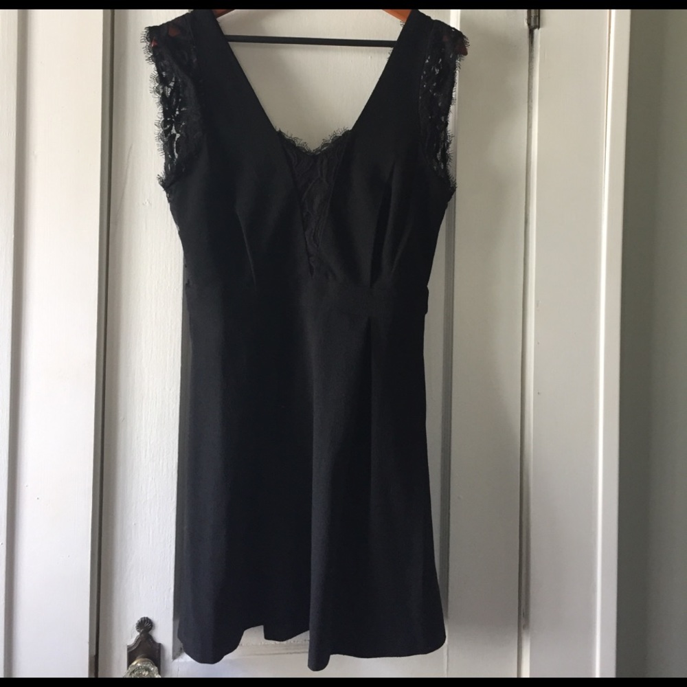 NWT BCBG generation black lace dress sz10. Pockets