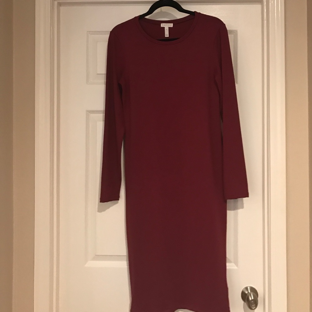 Super flattering long sleeve burgundy fitted dress