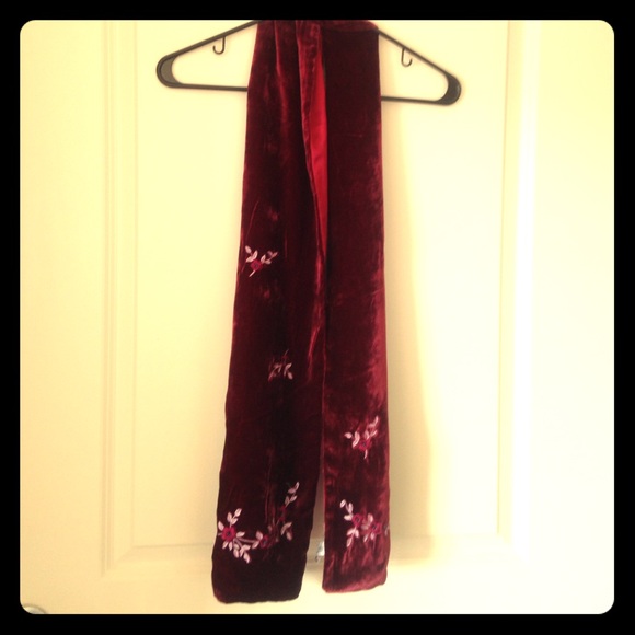 neckw rsk Accessories - 💥3/$15💥Gorgeous, velour-like scarf