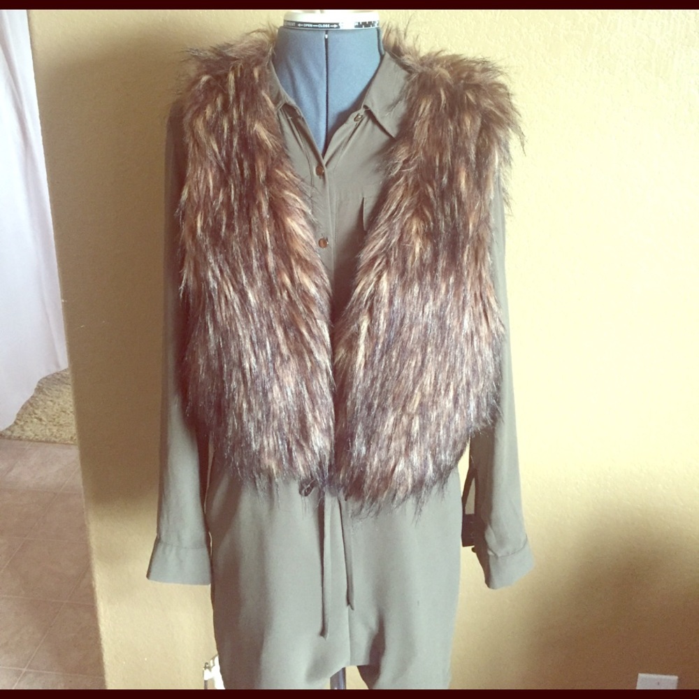 Faux fur brown vest size large.