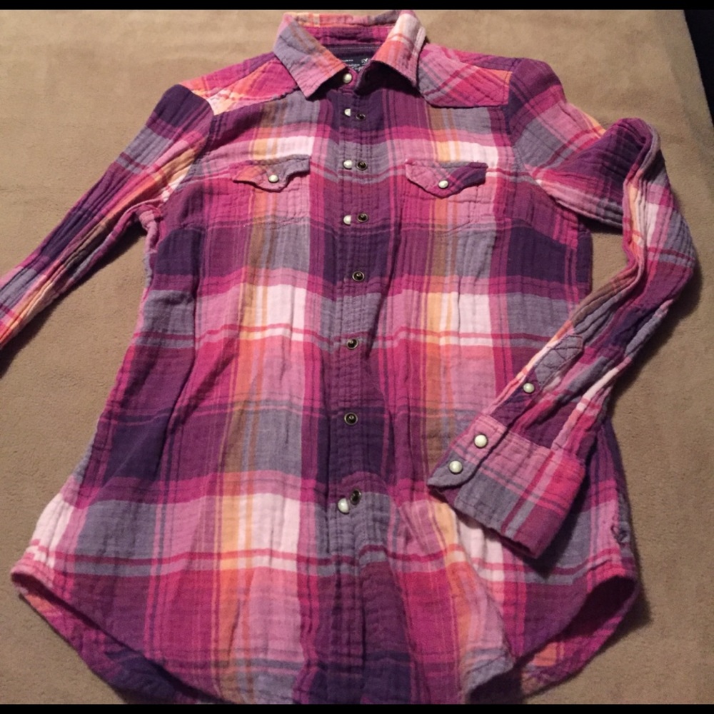 American Eagle S favorite fit button up plaid.