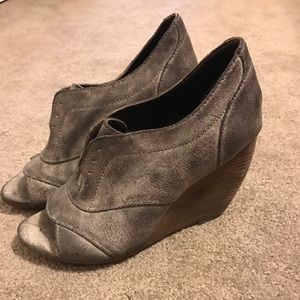 Joes peep toe wedges distressed gray leather