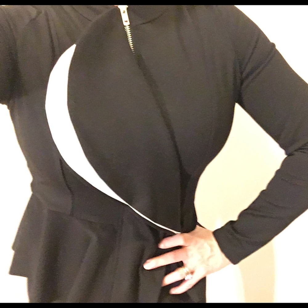 Contrast Ruffle Jacket in White & Black Stretch - Picture 3 of 4