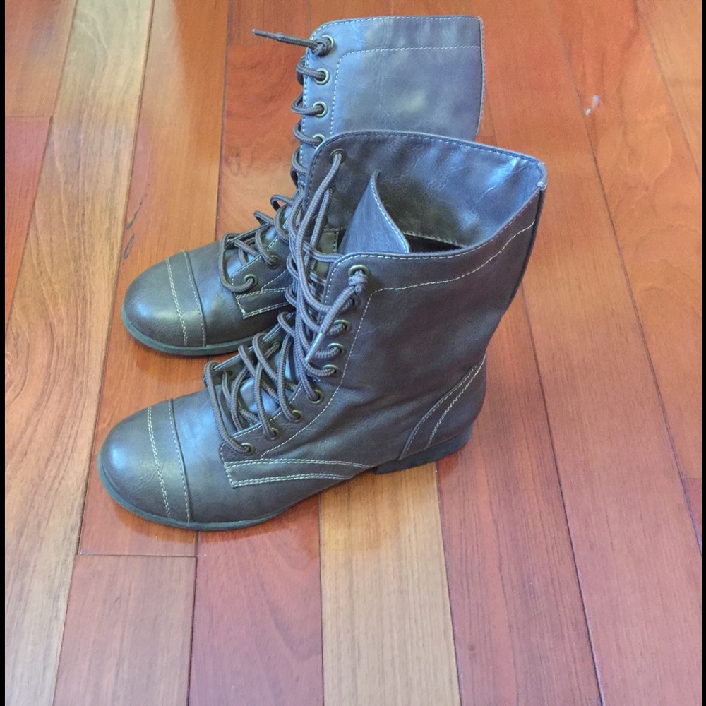 Boots - Picture 2 of 5