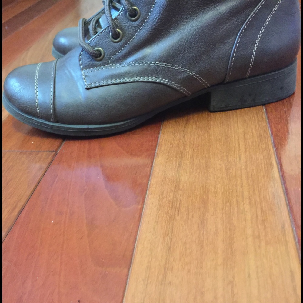 Boots - Picture 3 of 5