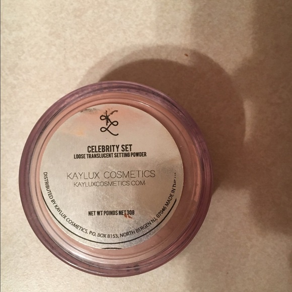 Kaylux Cosmetics Translucent Powder - Picture 2 of 3