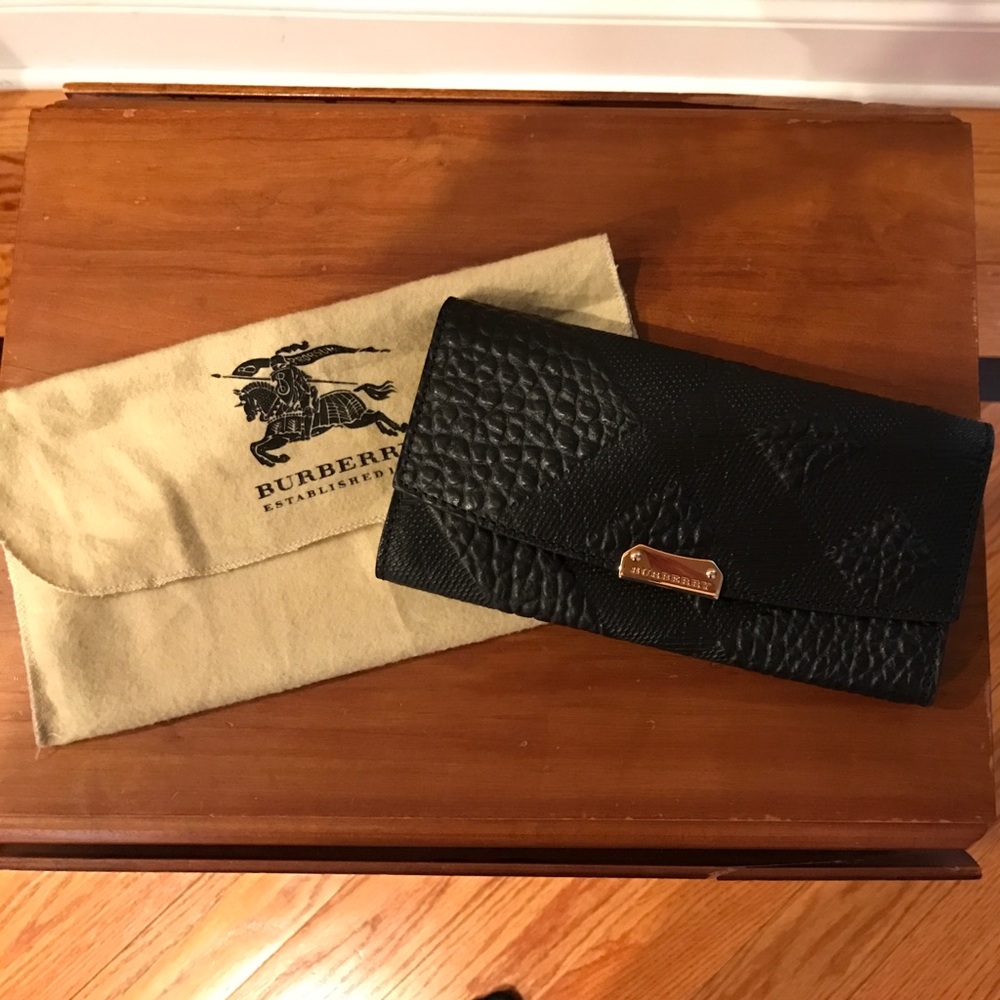 Authentic Brand new burberry wallet NWOT