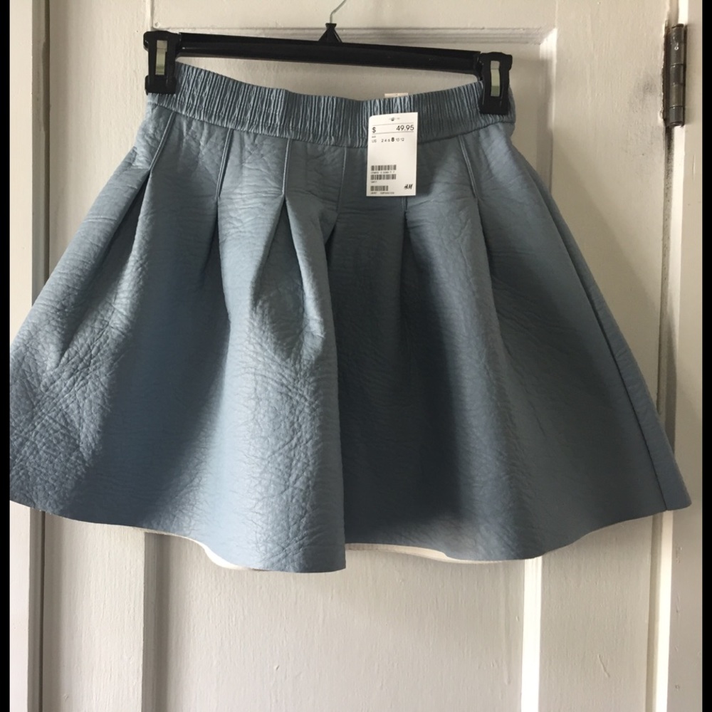 NWT H&M faux leather mini skirt. Sz8. Must have!