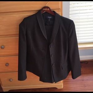 Women's suit (jacket and pants)