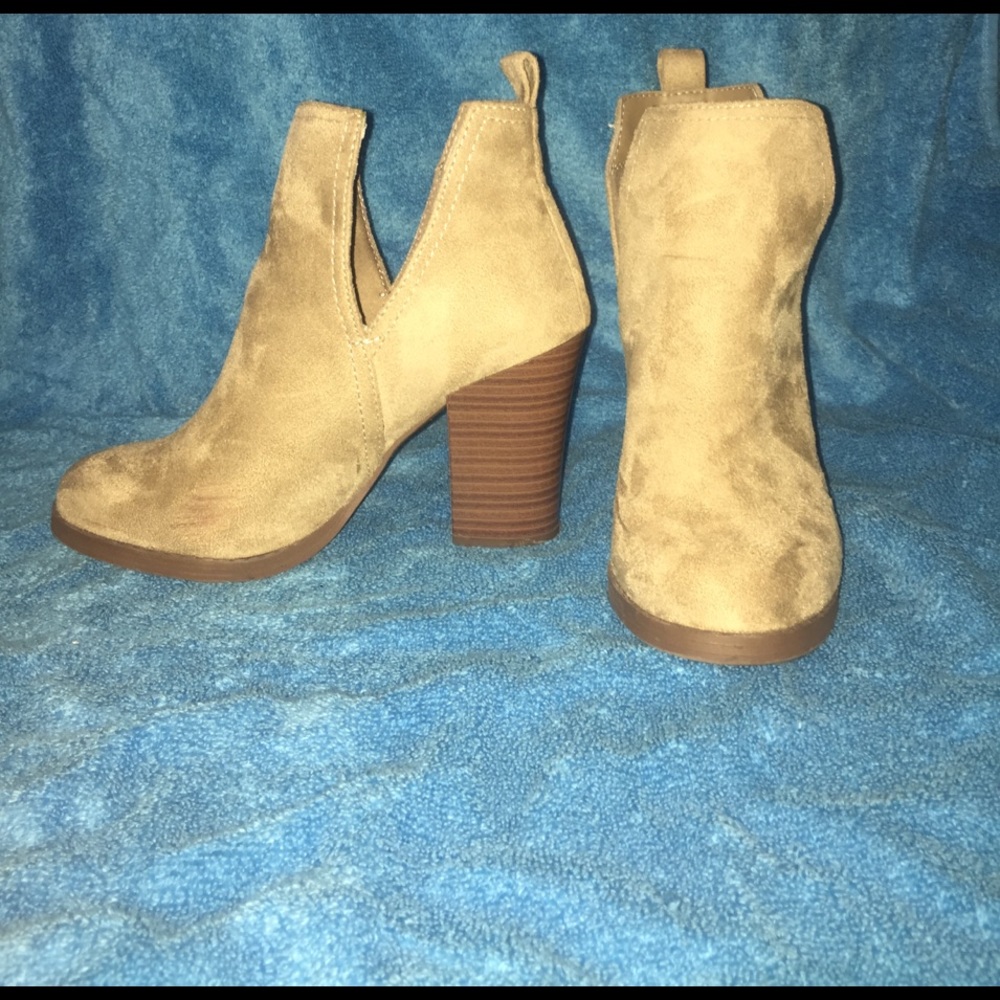 Tan/light brown/ taupe heeled booties