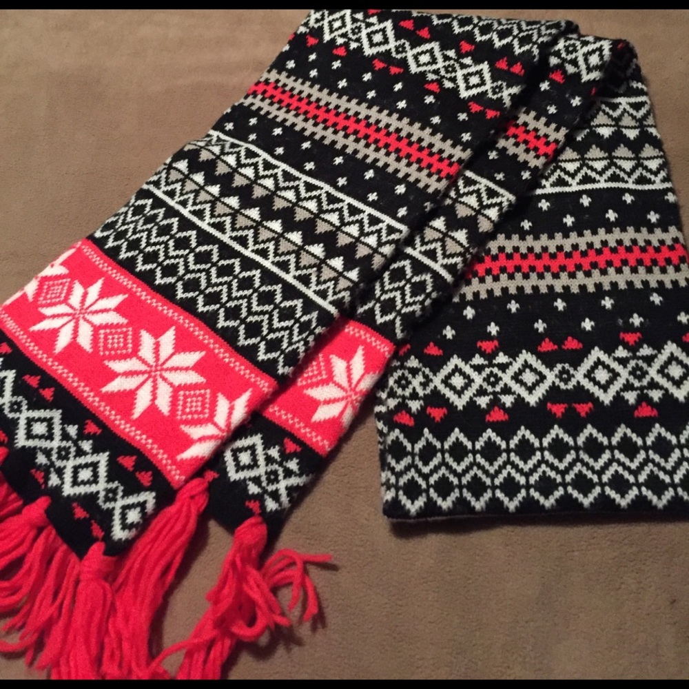 H&M winter scarf.