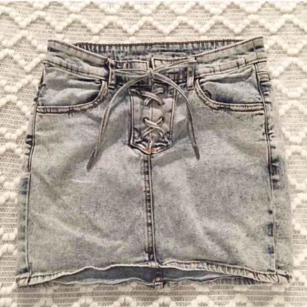 FLASH SALE!! Lace Up Jean Skirt 🌻