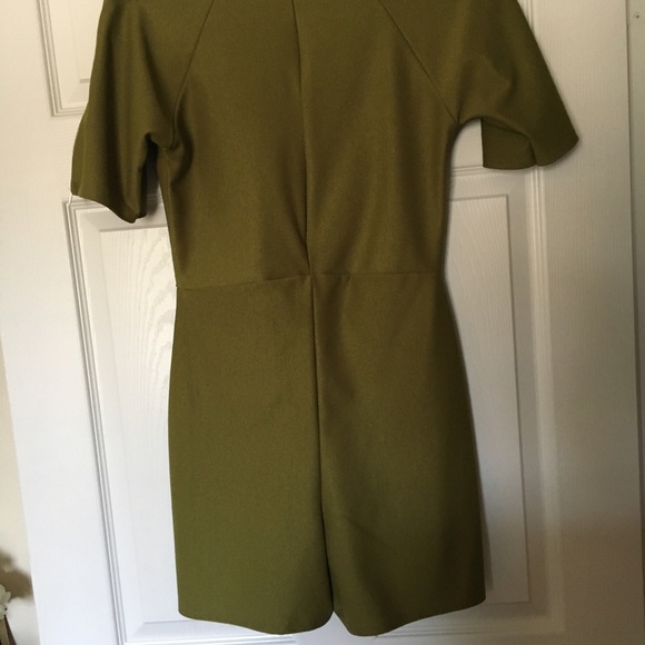 Green Romper w/ zipper details - Picture 2 of 3