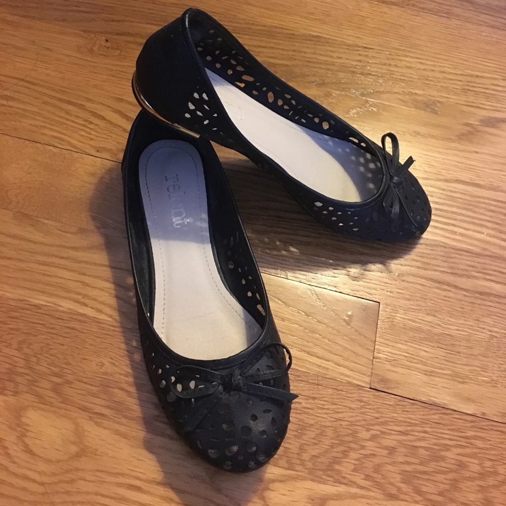 Black relent flats