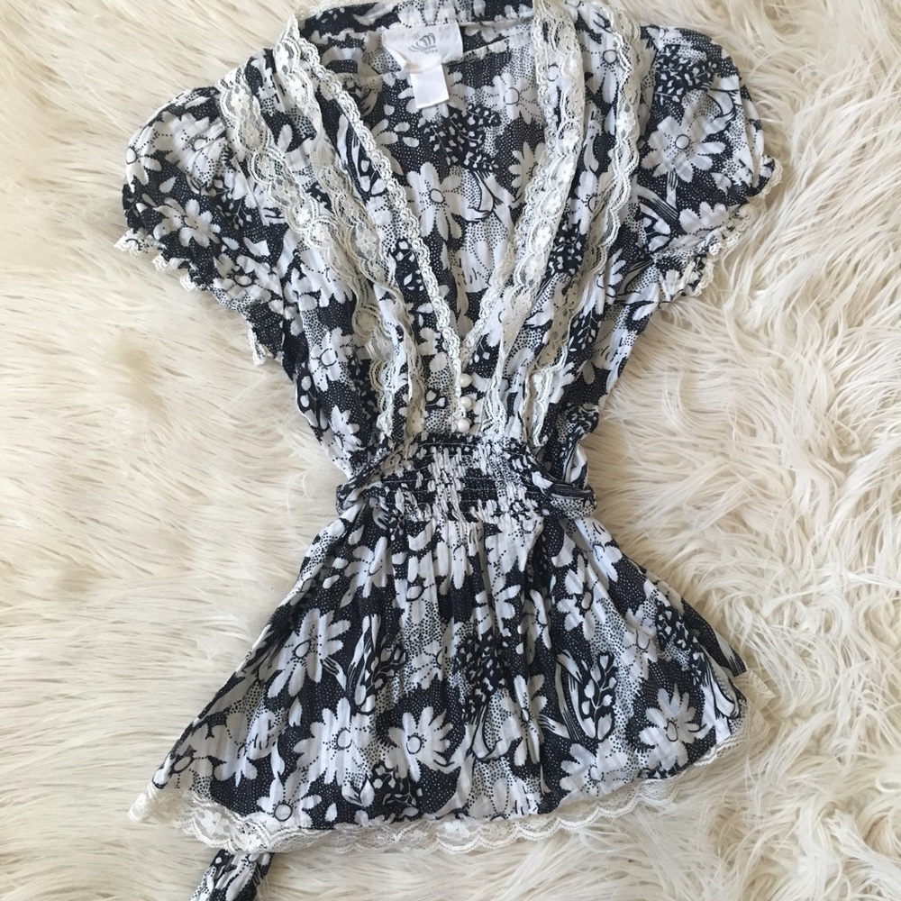Black and white floral top