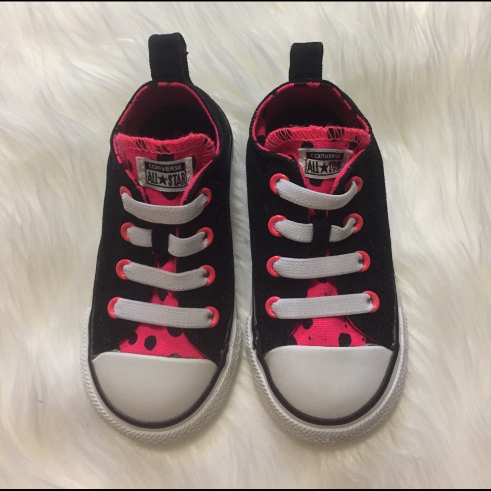 TODDLER'S CONVERSE SIZE 7