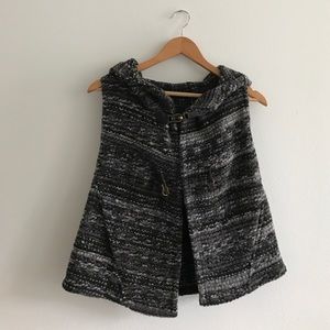 Wool vest from Zara Basic with pockets and a hood