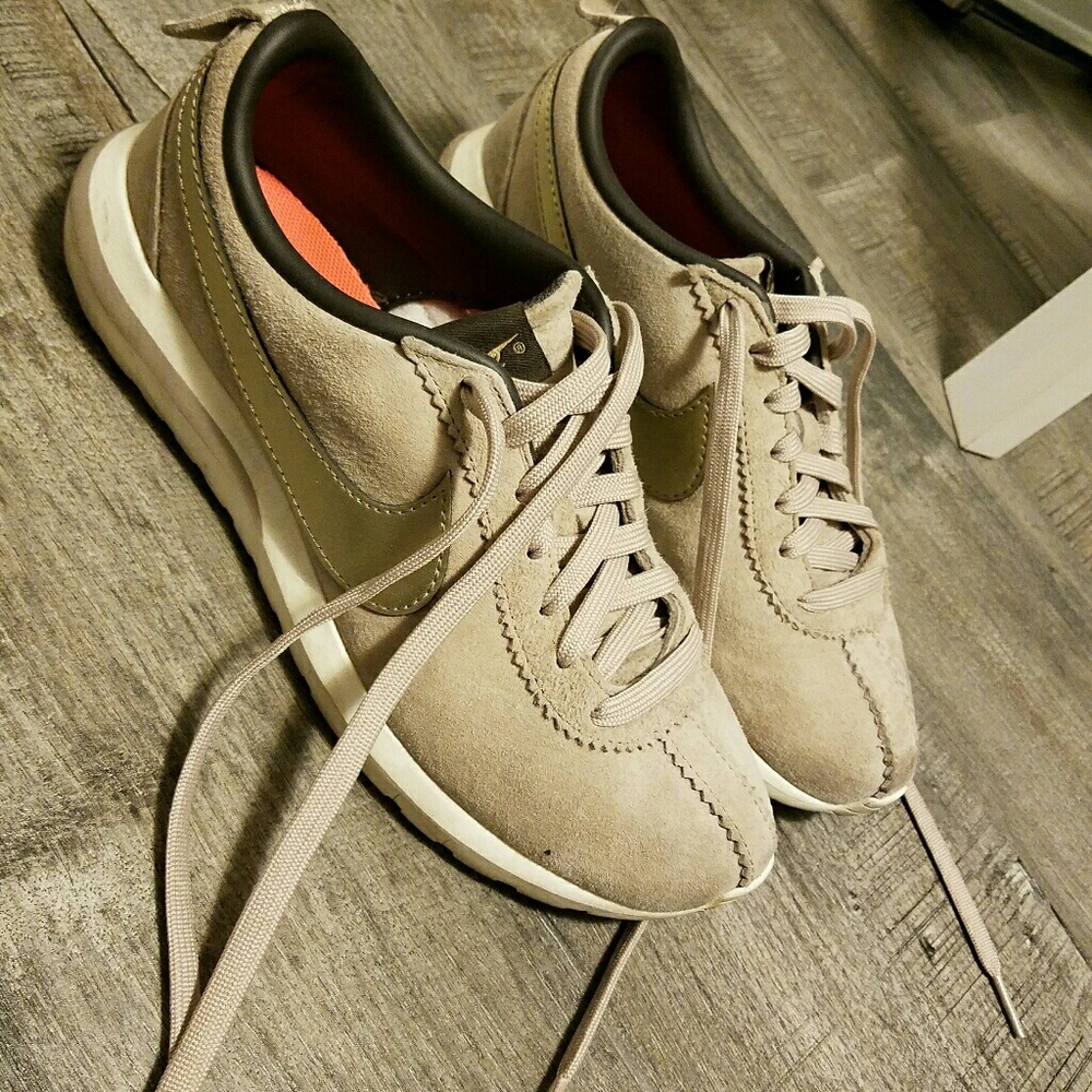 NIKE Tan Suede Cortez 7.5 sneakers