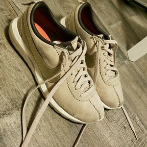 NIKE Tan Suede Cortez 7.5 sneakers