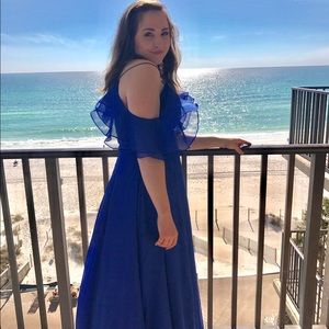 ✨MAKE AN OFFER✨ Fame and Partners Sisilia Gown