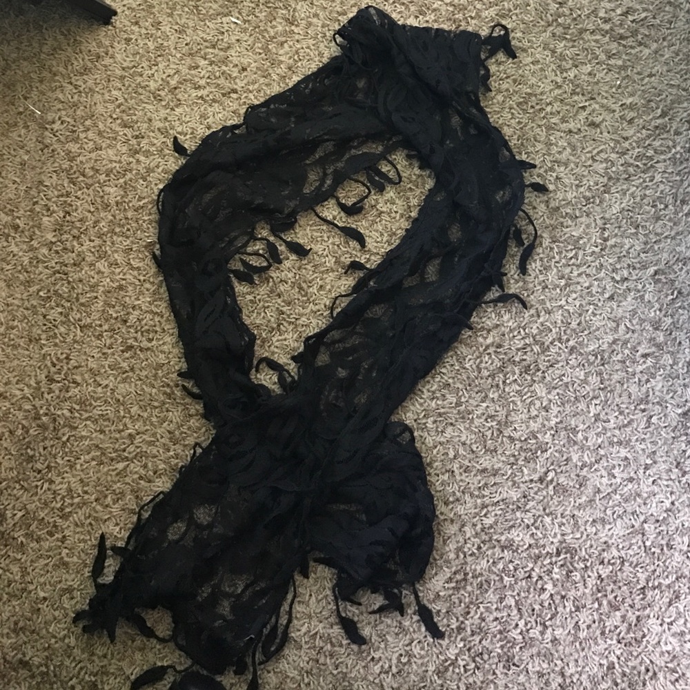 Scarf (black lace)