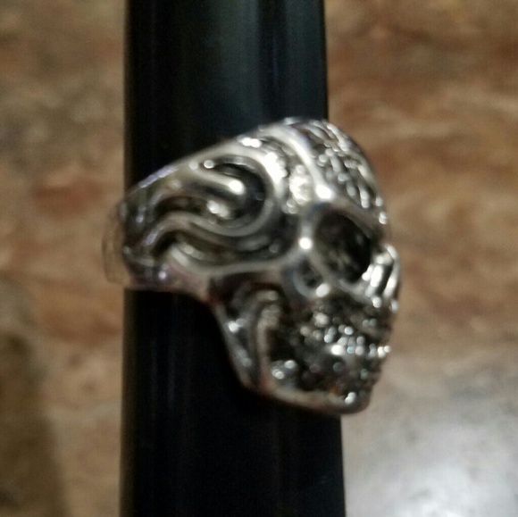 COOL SKULL RING FASHION JEWELRY - Picture 2 of 3