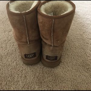 Brown short ugg boots