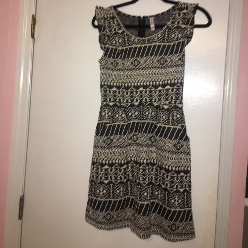 Modern Aztec design dress (has pockets!!)