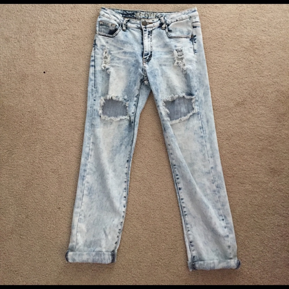 Distressed boyfriend jeans