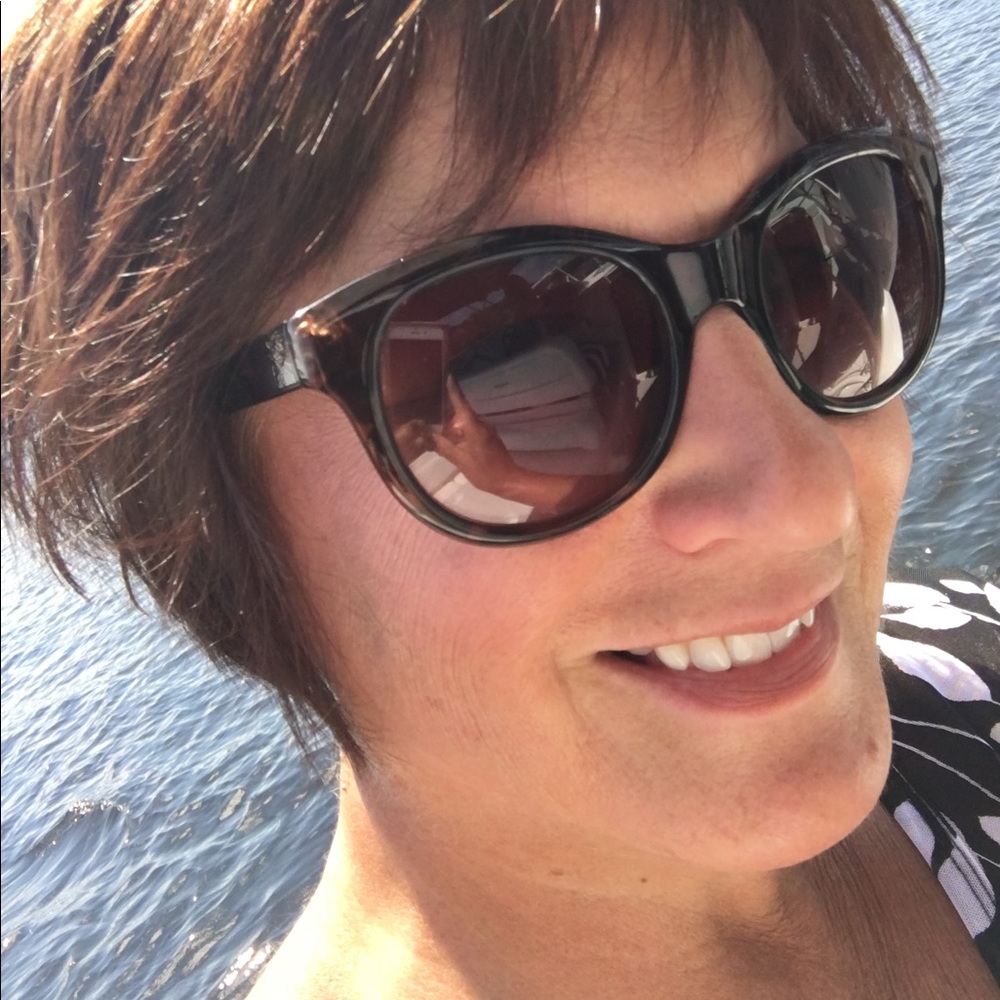 Meet your Posher, Carrie