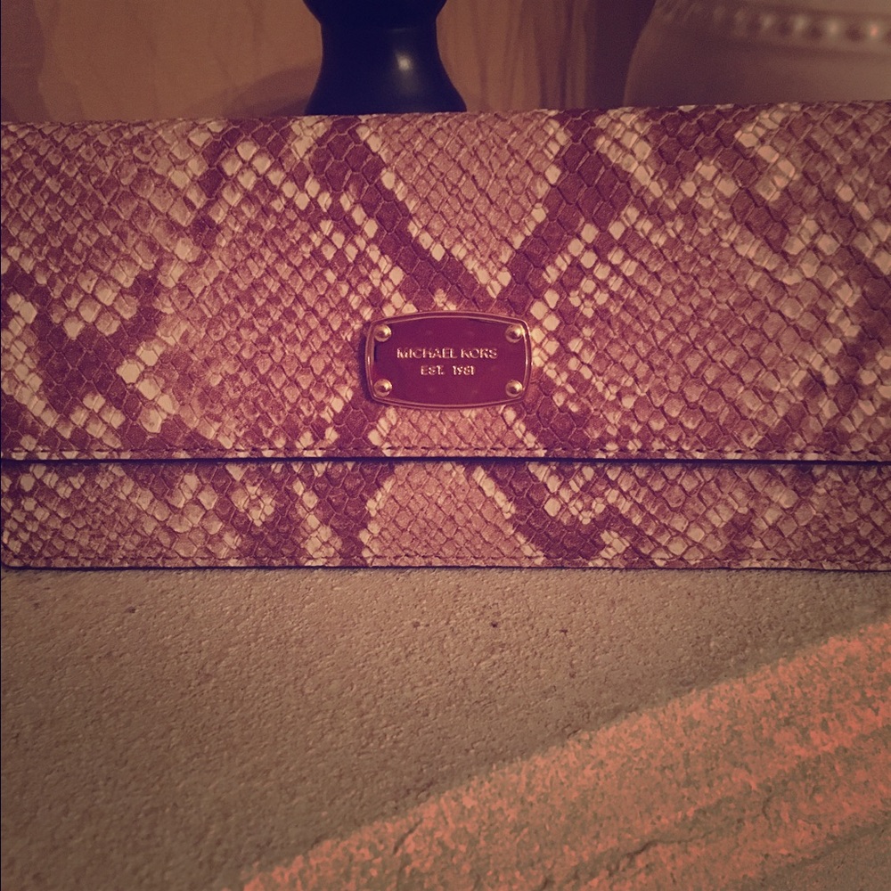 ✅sold✅Micheal kors wallet