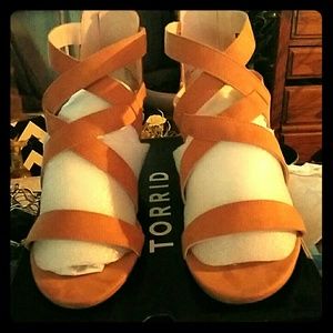 Size 12 wide Torrid mini Wedge Sandals, Tan